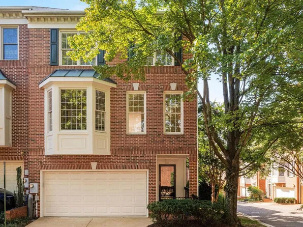2505 Hunton Pl, Alexandria, VA 22311