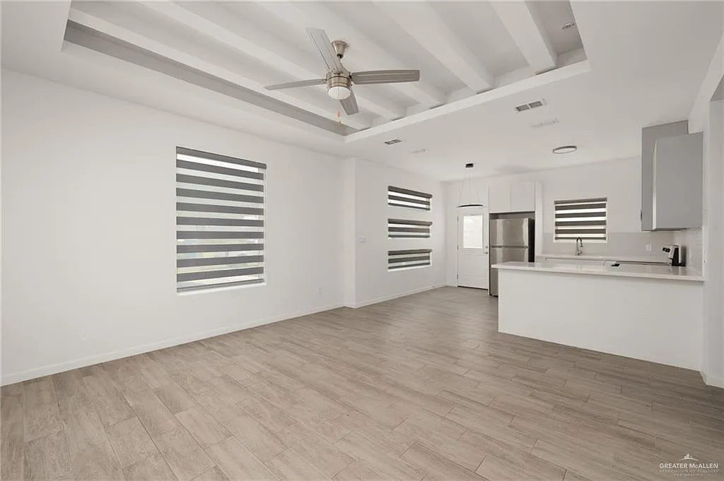 2 bed, 2.0 bath, 916 sqft, $1,000 — Photo 3