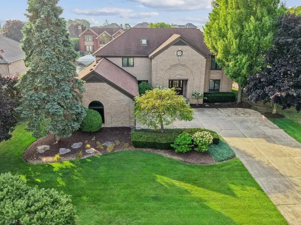 49540 Nautical Dr, Chesterfield, MI 48047
