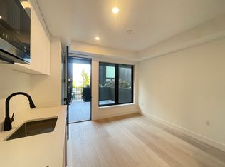 561 W 28th Ave #11, Vancouver, BC