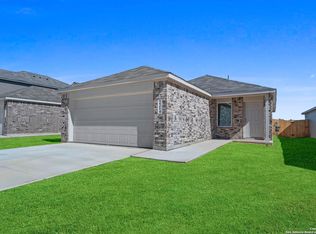 2214 Collins Aly, Converse, TX 78109