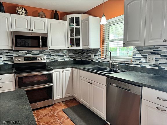 3rd image of 1430 SW 43rd Ln
