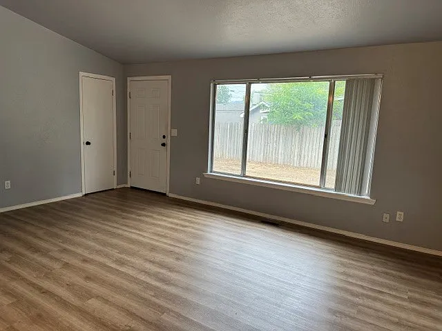 3043 S Virginia Ave — Photo 3