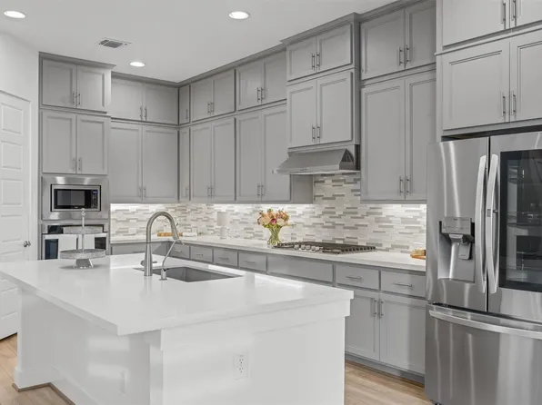 213 Great Lawn Bnd, Liberty Hill, TX 78642