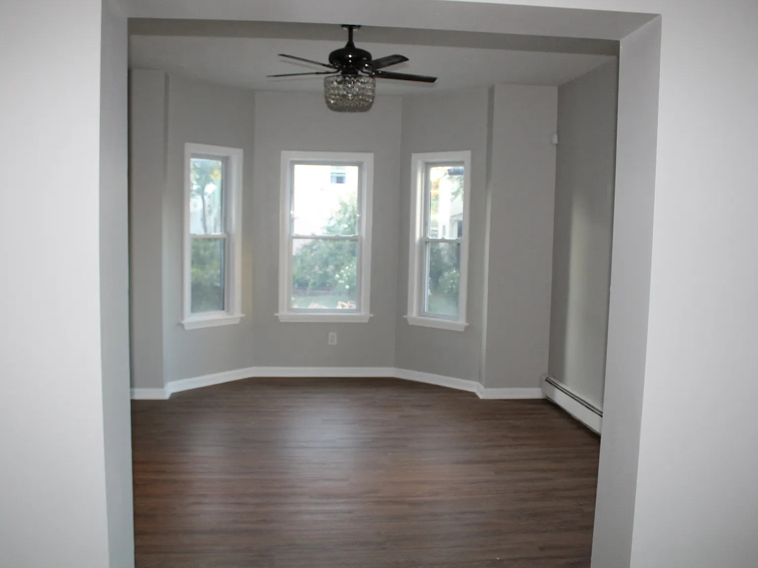 3 bed, 1.5 bath, 1232 sqft, $3,000 — Photo 2