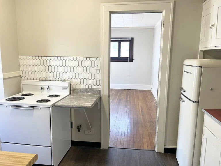 1516 Grand Apartments — Photo 16