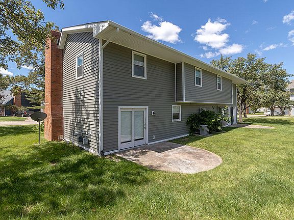 3rd image of 1913 Greenleaves Ct