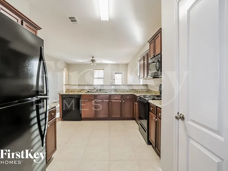 2205 Old Harbor Way — Photo 10