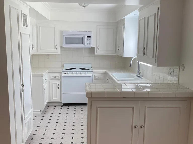 626 N Monterey St #M — Photo 13