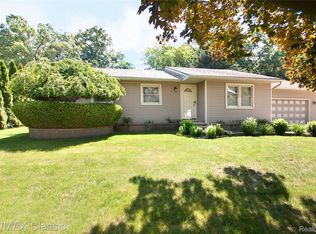 5280 Weston Ct, Commerce Township, MI 48382