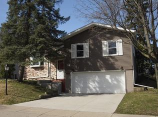 4617 White Pine Dr NE, Cedar Rapids, IA 52402