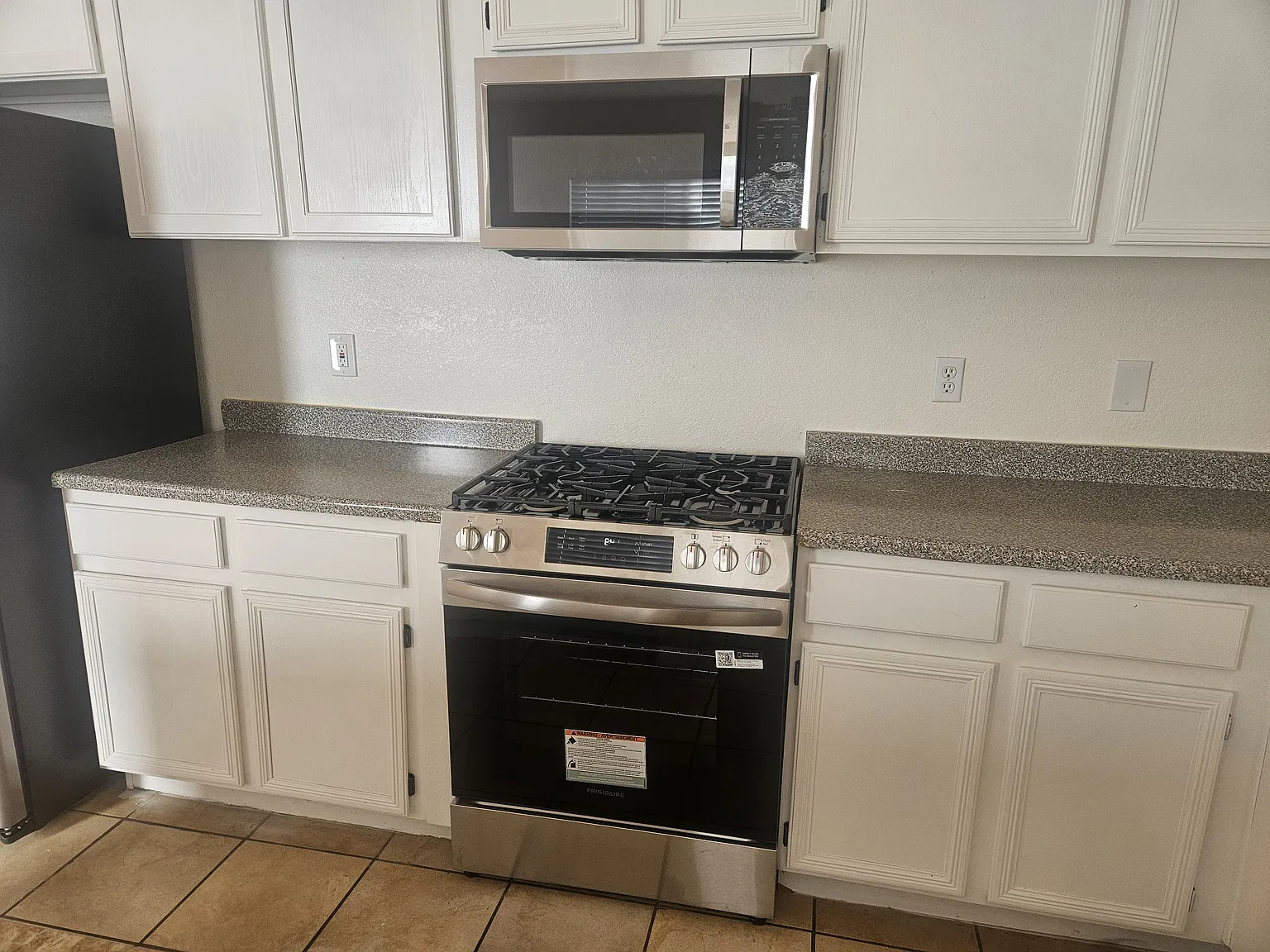 3 bed, 2.5 bath, 1892 sqft, $1,800 — Photo 4