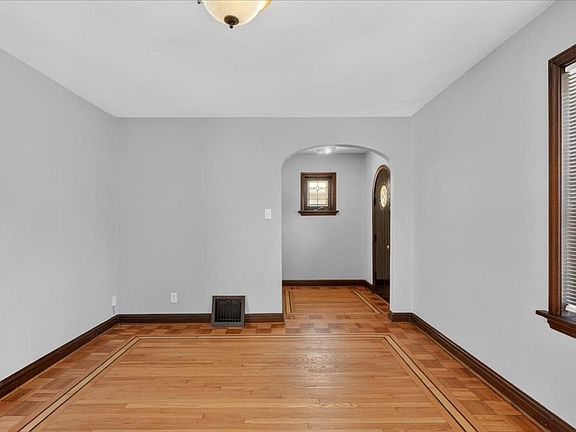 3rd image of 5452 Nagel Ave