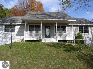 7901 Morningstar Ln, Suttons Bay, MI 49682