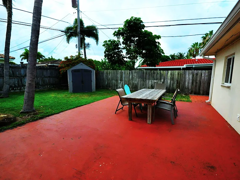 2765 NE 4th Dr — Photo 36