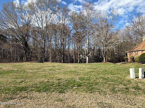2nd image of 32 Pasquotank Blvd.