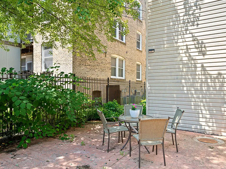 1949 W Leland Ave #1 — Photo 13