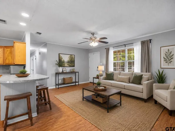 407 York St, Lindale, TX 75771