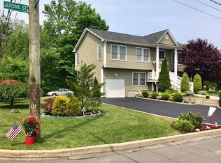 35 Caroline Ave, Smithtown, NY 11787