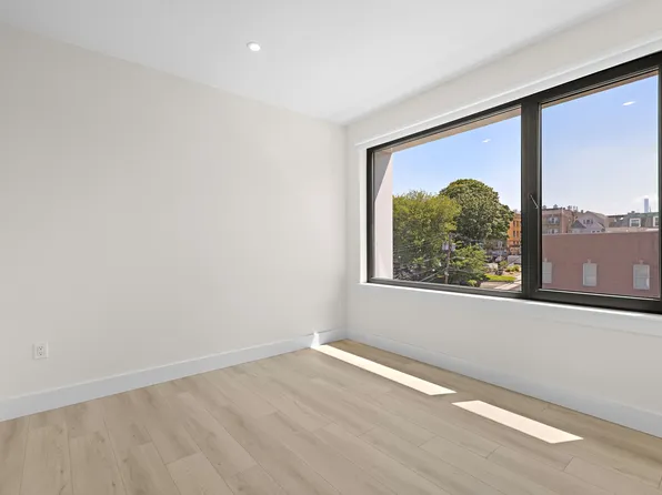 4525 Bergenwood Avenue image 54 of 74