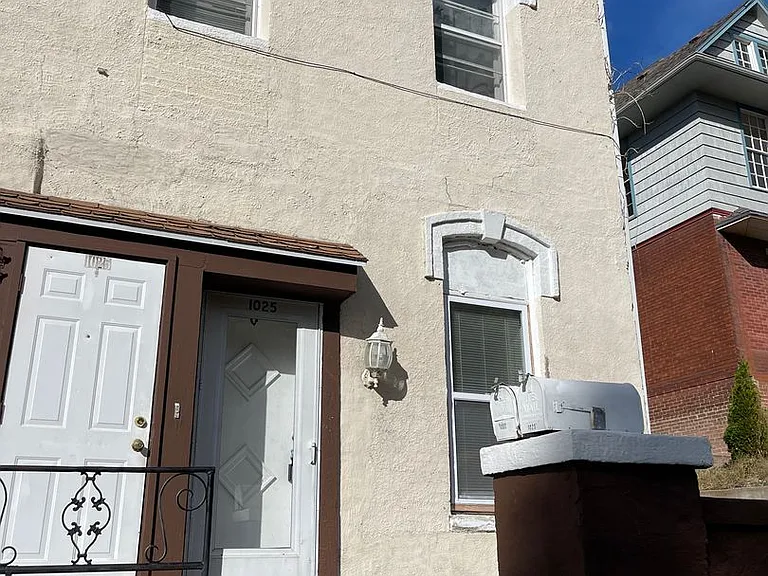 1023 Charles St — Photo 11