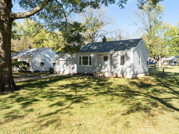 1119 Crescent Dr, Sedalia, MO 65301