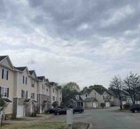 Exterior Neighborhood (street photo)