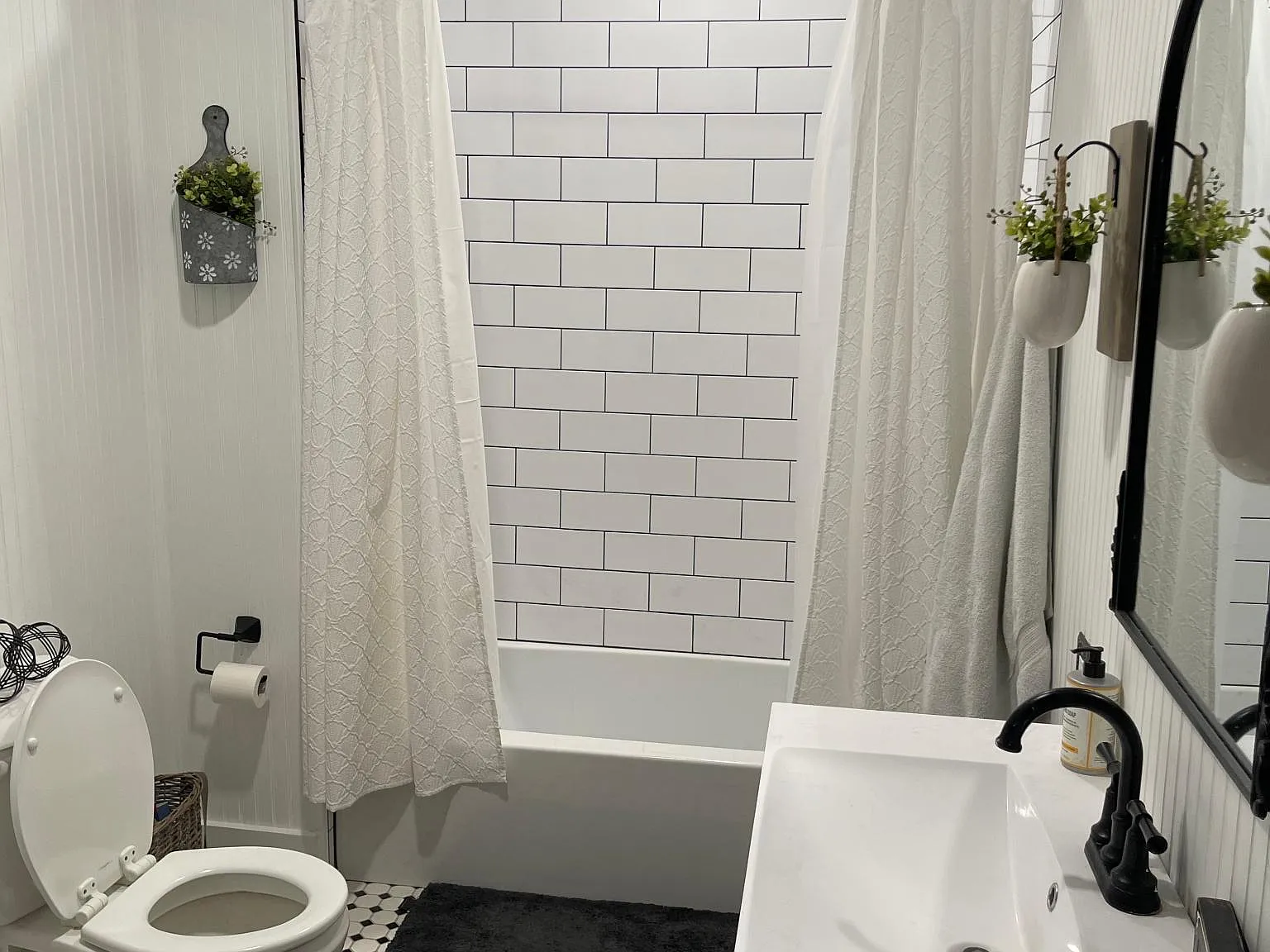 319 Venetian Dr — Photo 3