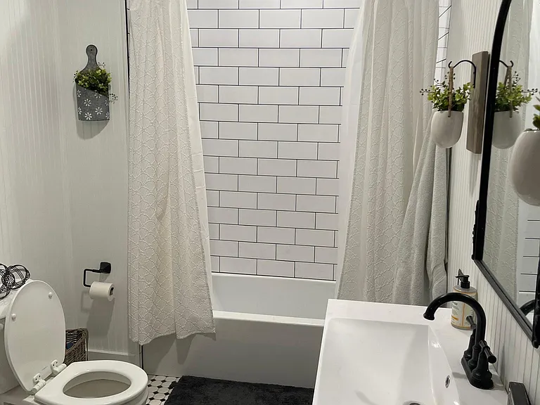 319 Venetian Dr — Photo 3