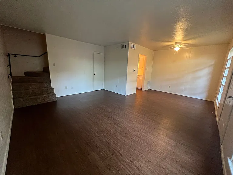 912 N Bell Ave — Photo 10