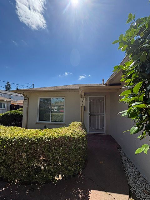 1st image of 539 Chiquita Ave