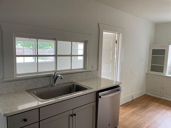 3rd image of 430 N 15th St