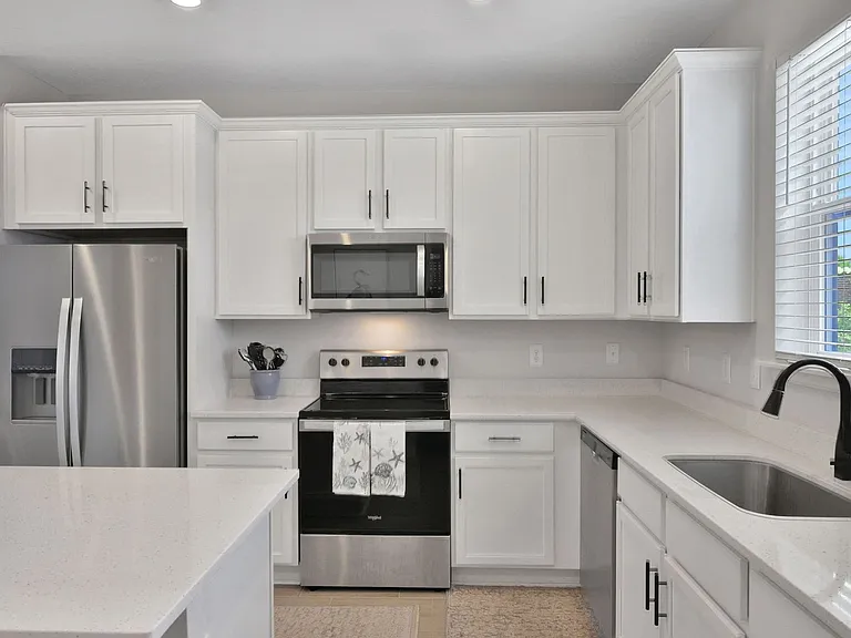 1096 Farwell St — Photo 10