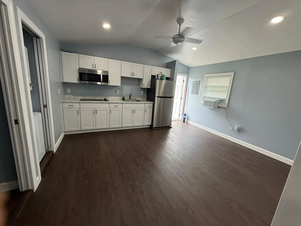 2 bed, $1,300 — Photo 3