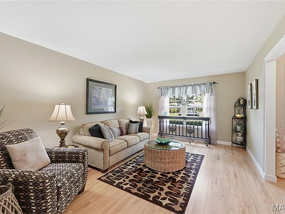 3rd image of 356 Elmcrest Dr