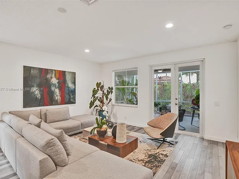 1725 Winterberry Ln — Photo 16