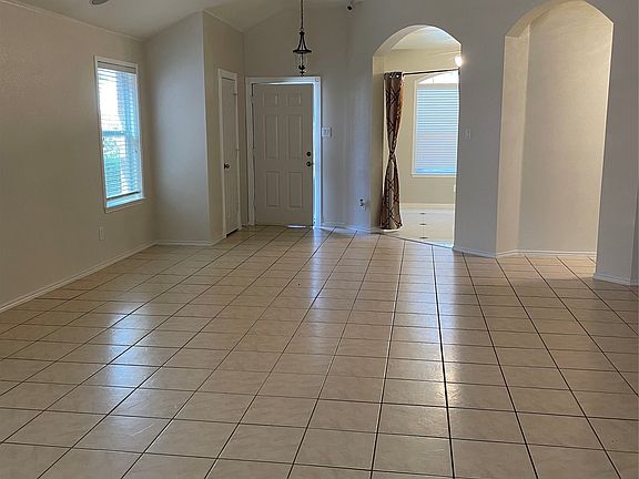 5th image of 1004 Concan Dr