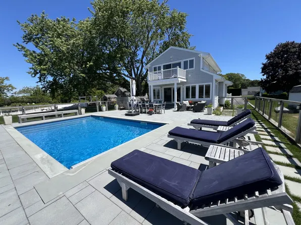 81 Beach Rd, Aquebogue, NY 11931