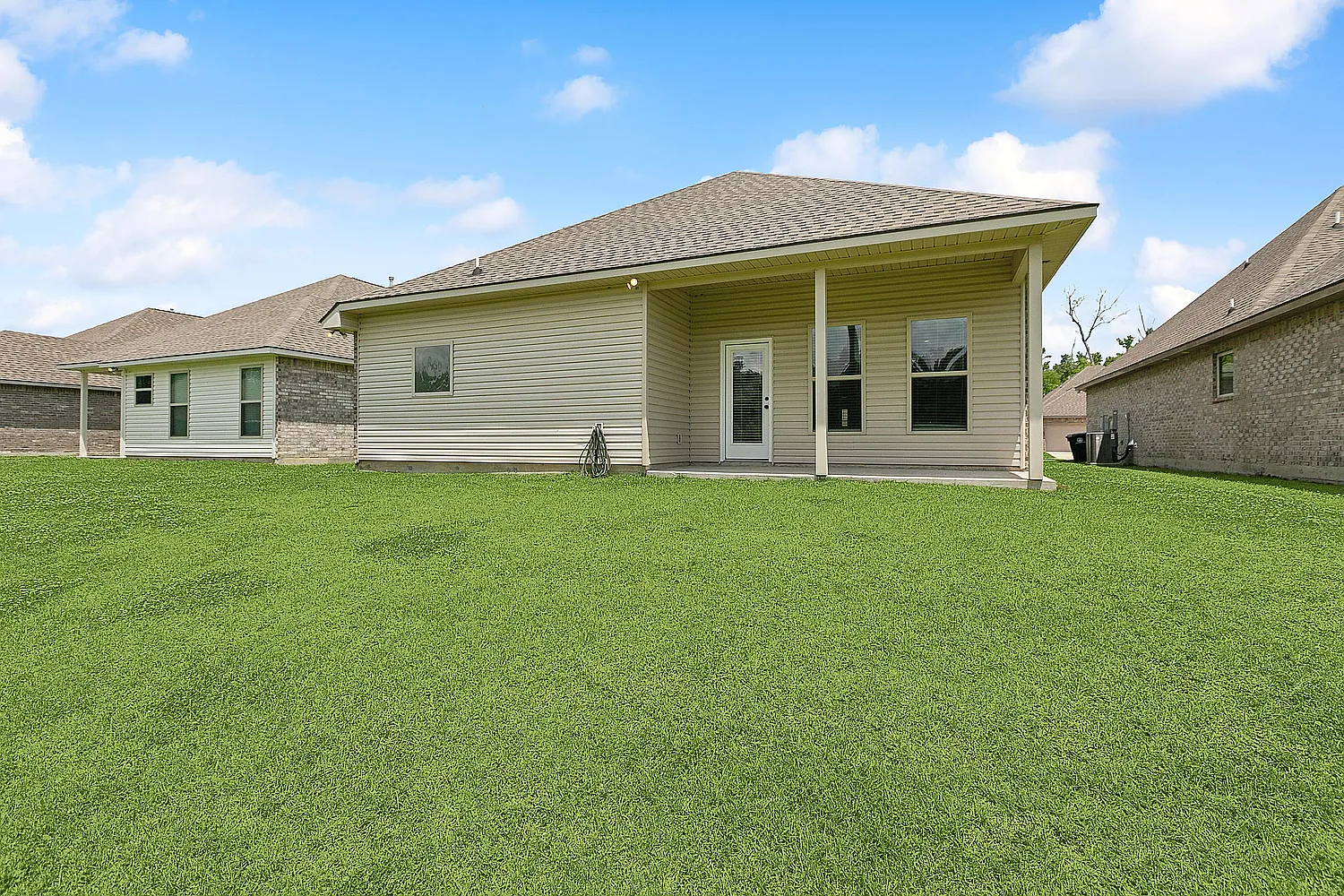 4 bed, 2072 sqft, $2,900 — Photo 4