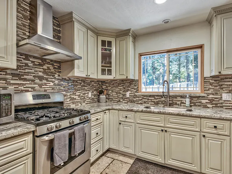 1640 Apache Ave — Photo 12