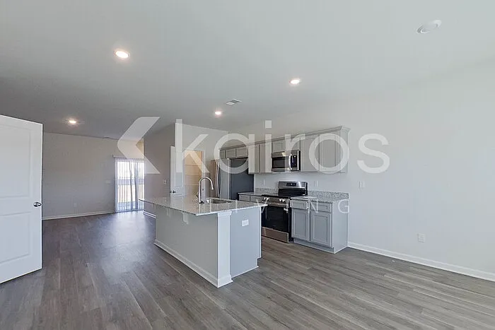 2083 Banyan Cir — Photo 8