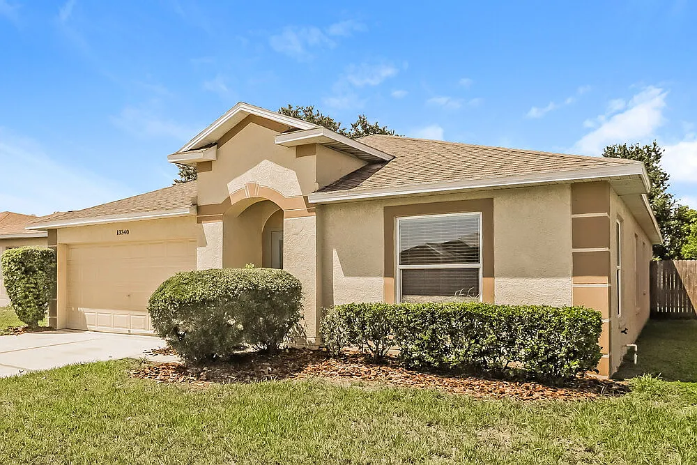 3 bed, 2.0 bath, 1460 sqft, $2,165 — Photo 3