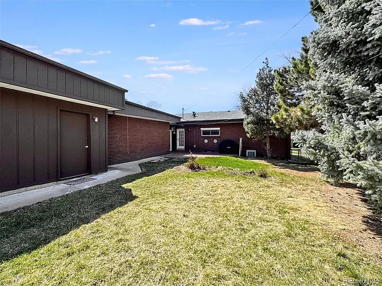 5960 S Logan Ct — Photo 32