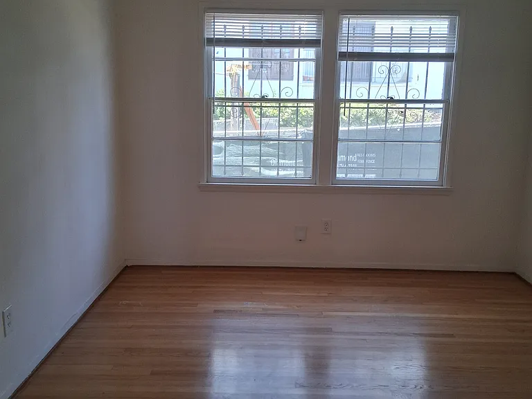1285 Robinson Ave — Photo 5