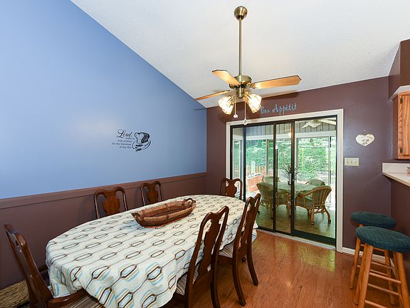 3rd image of 704 Greenwood Dr
