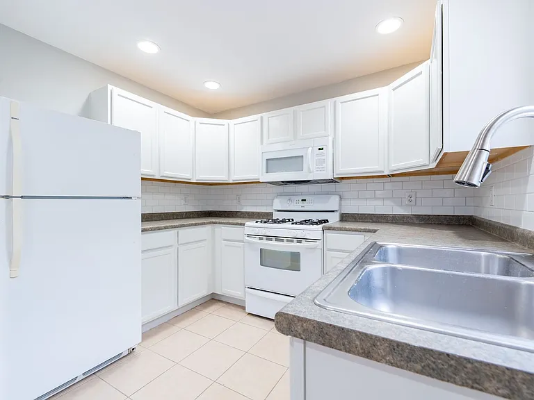 1144 North Ave — Photo 3