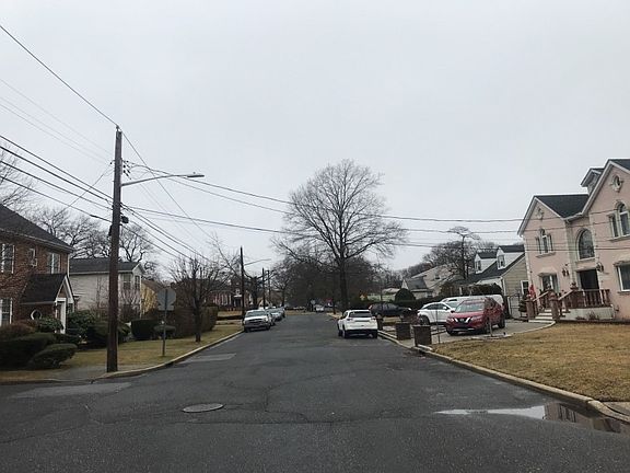 5th image of 570 Woodland Dr