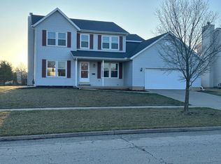 1229 Royal Pointe Dr, Bloomington, IL
