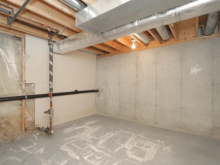 51-53 Winthrop St #R — Photo 36