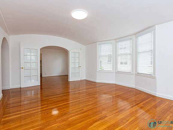5th image of 1945 Broadway St #102